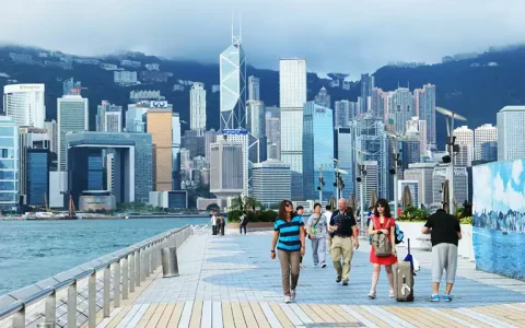 香港「回港易」计划首日2140人返港