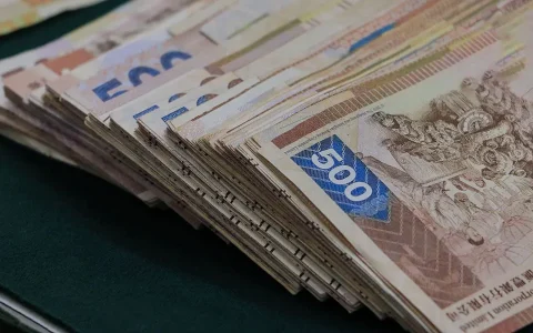 什么是保证现金价值？什么是保证续保？