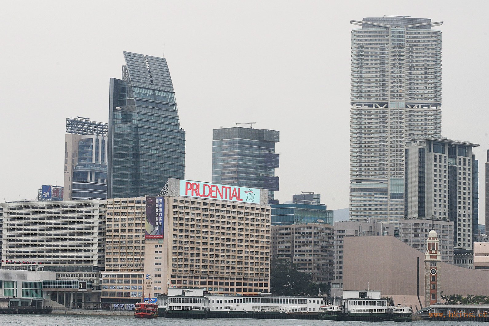 大学生争做经纪 香港保险狂欢还能持续多久