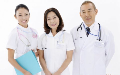 为什么要去香港买重疾险？听听各科医生怎么说香港保险！